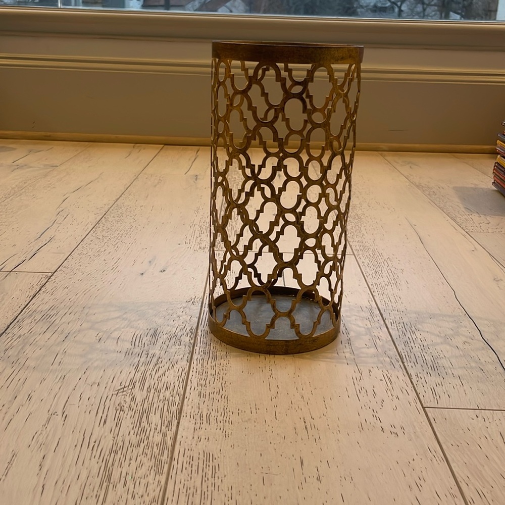 A decorating piece